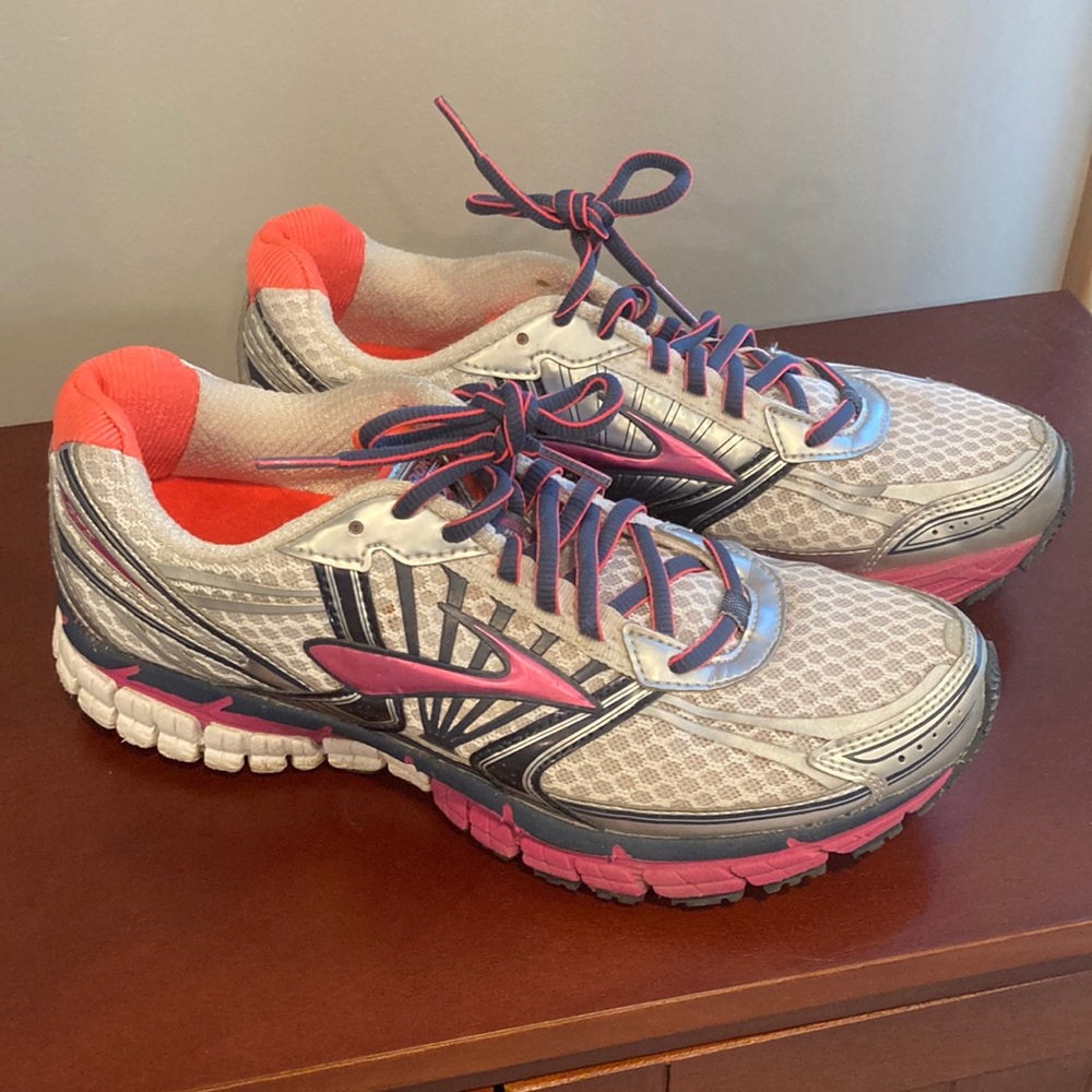 Brooks Adrenaline GTS Stability Running Shoe size 9 🏃‍♀️❤️